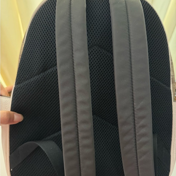 Coach Court Signature Backpack - Picture 4 of 11